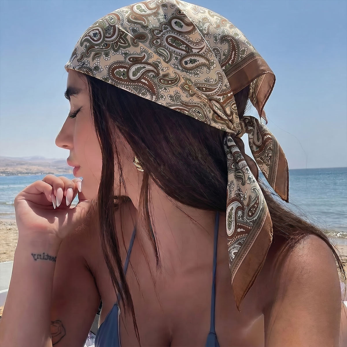 تصميم جديد وعصري: وشاح حريري م - مراجعة Scarf Silk Square وسعره